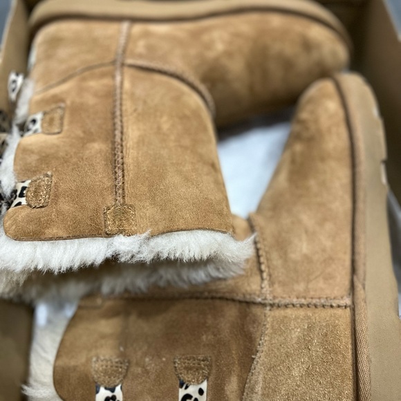 UGG Bailey Bow Leopard Tan boots, Comfy and cute! - Picture 8 of 9